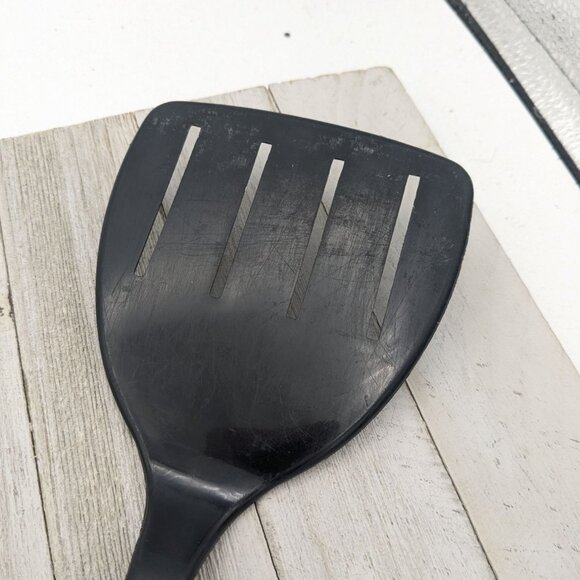 Tailor Made Wide Slotted Spatula Turner Flipper Black Nylon Plastic 11 3/4" - Picture 2 of 8
